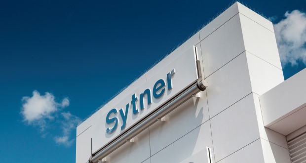 Sytner-Land-Rover-Wakefield-sassocie-a-une-entreprise-de-recyclage