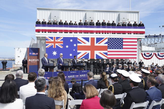 Anthony Albanese, le premier ministre australien, Joe Biden, le président américain, et Rishi Sunak, le premier ministre britannique, réunis dans le cadre de l’alliance militaire Aukus sur la base navale de Point Loma, à San Diego, aux Etats-Unis, le 13 mars 2023.