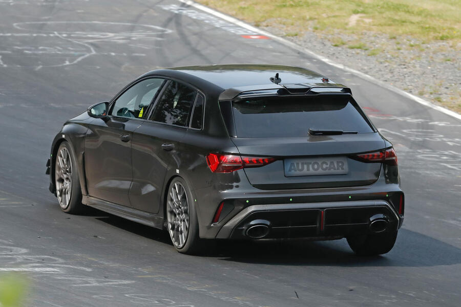 Suivi du quartier arrière du prototype Audi RS3